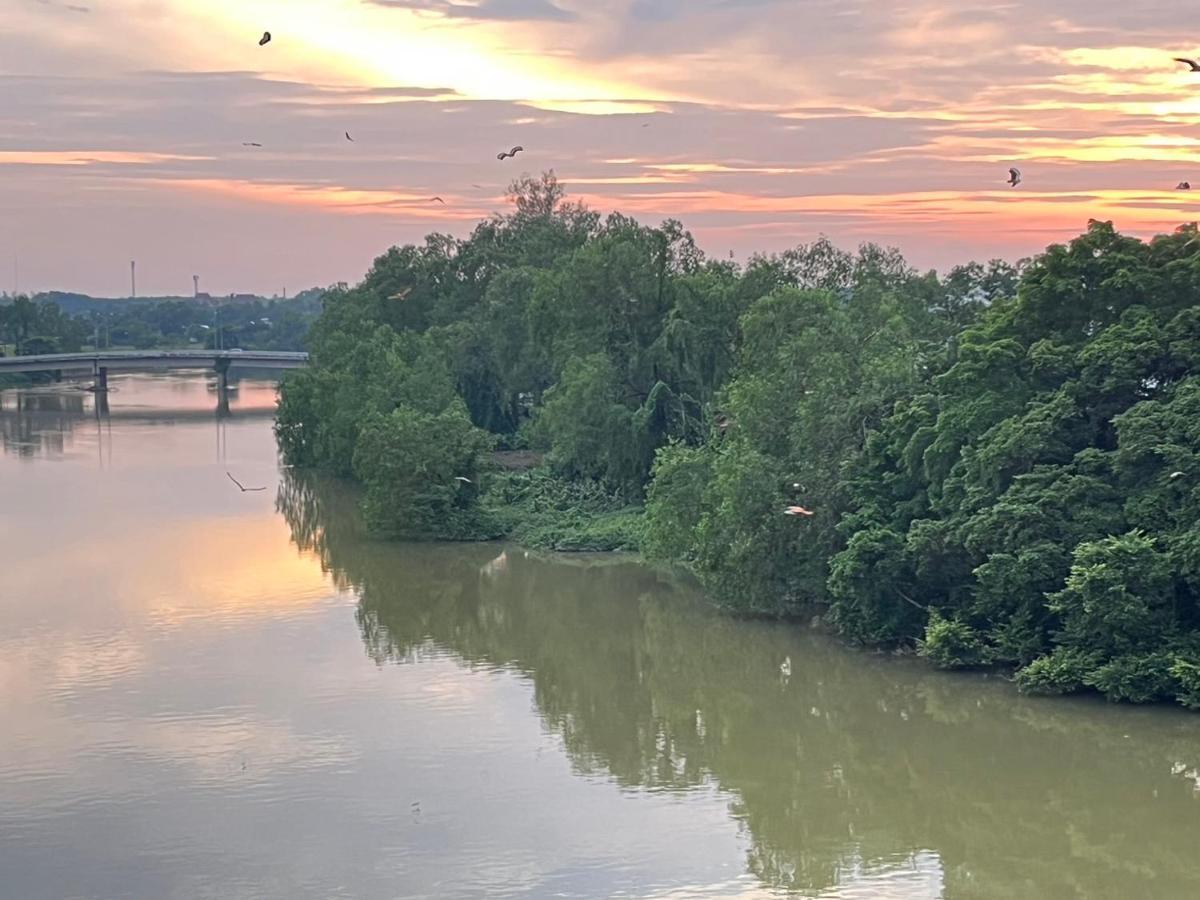 Usabai Riverside Boutique Hotel Chanthaburi Bagian luar foto