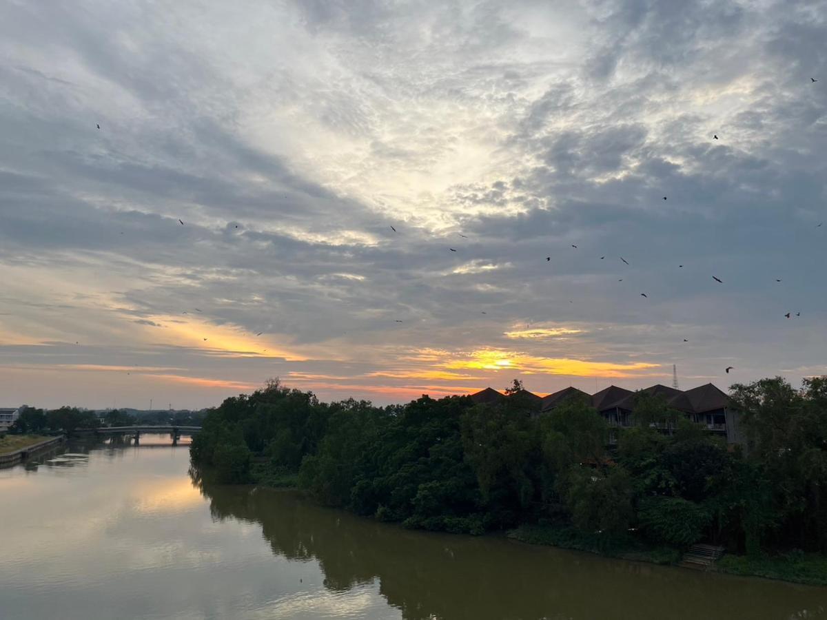 Usabai Riverside Boutique Hotel Chanthaburi Bagian luar foto