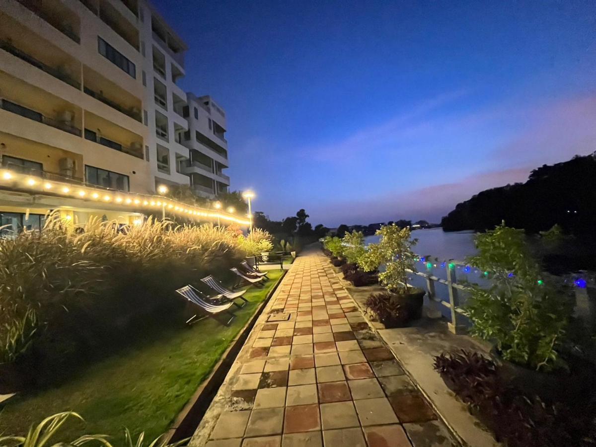Usabai Riverside Boutique Hotel Chanthaburi Bagian luar foto