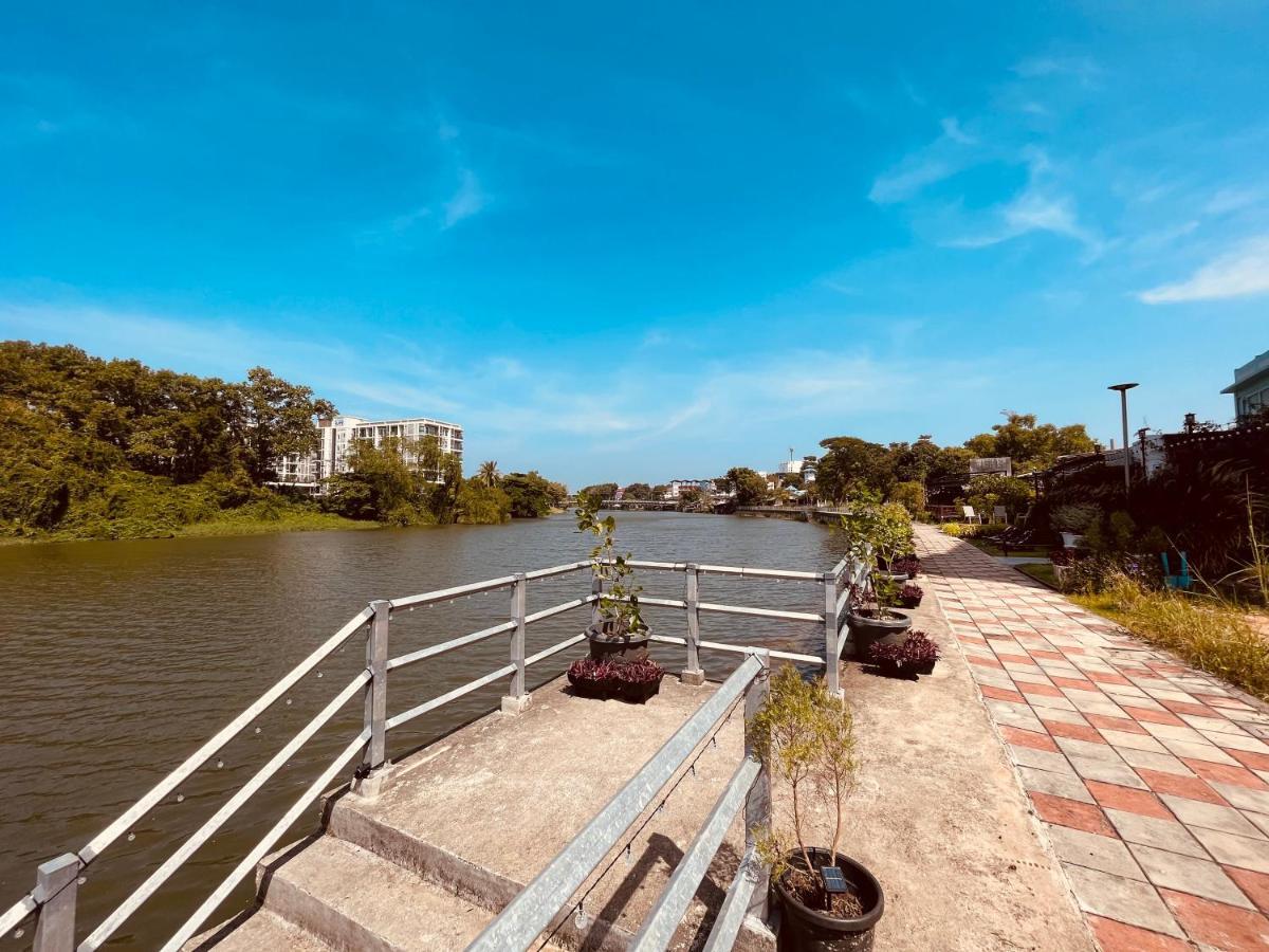 Usabai Riverside Boutique Hotel Chanthaburi Bagian luar foto