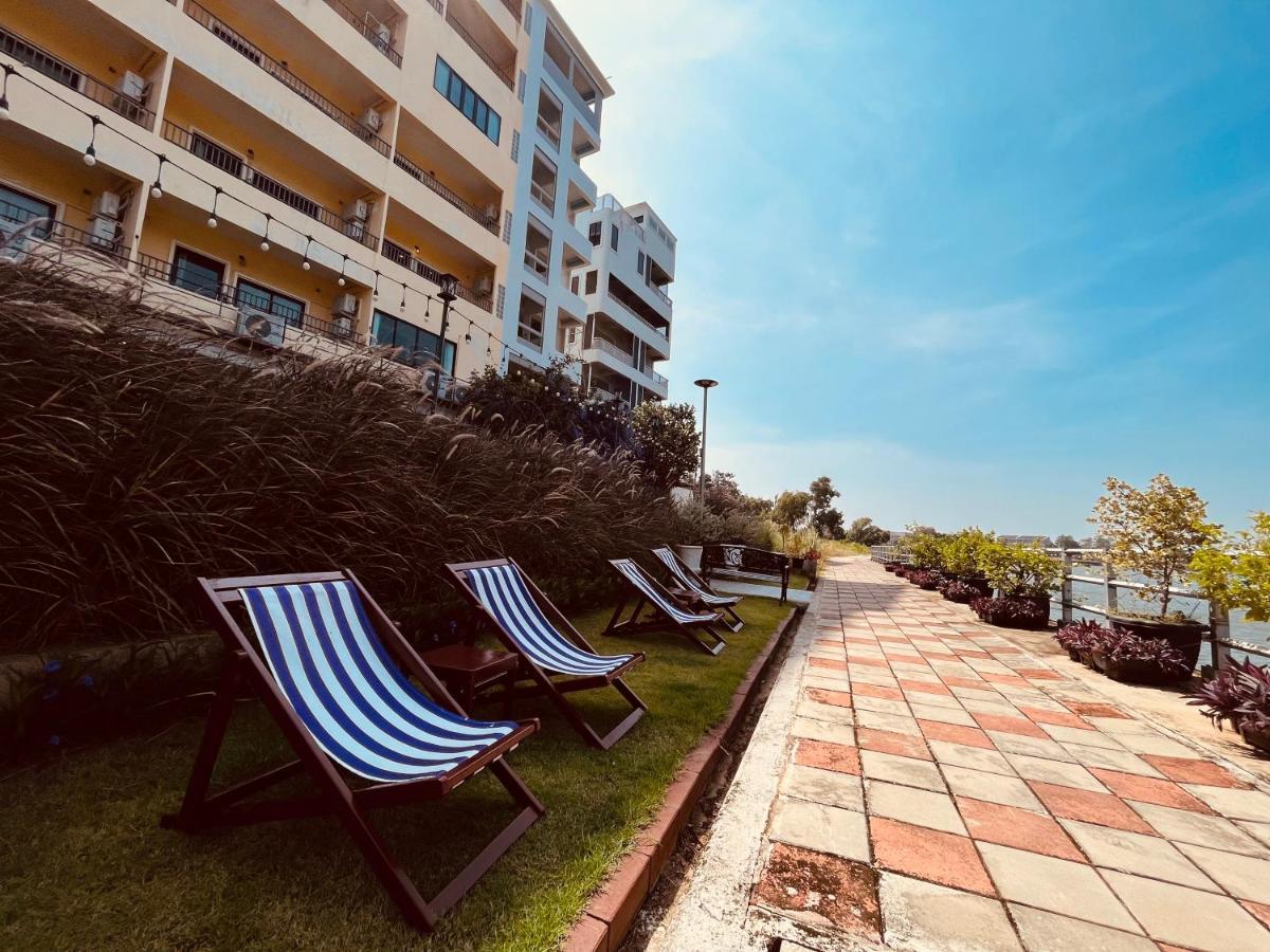 Usabai Riverside Boutique Hotel Chanthaburi Bagian luar foto