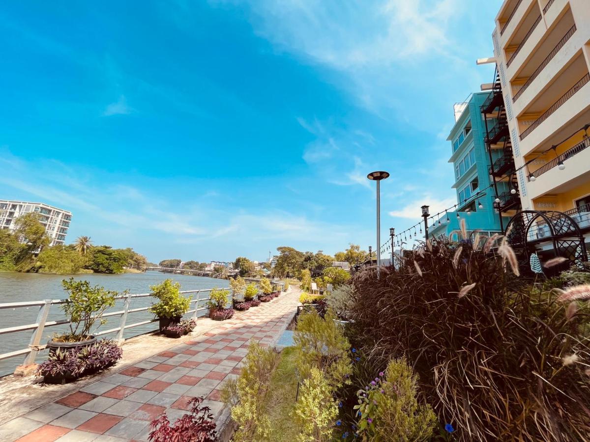 Usabai Riverside Boutique Hotel Chanthaburi Bagian luar foto