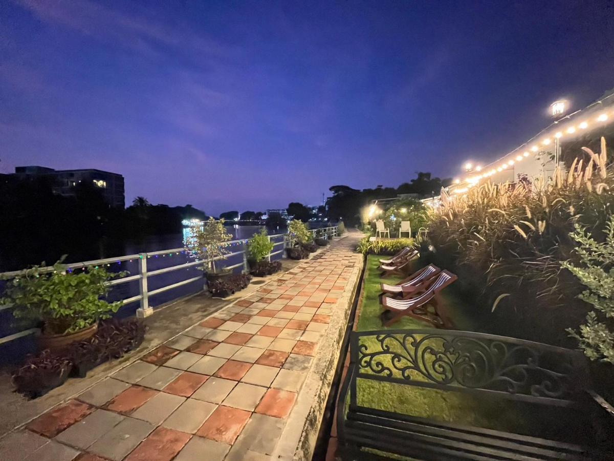 Usabai Riverside Boutique Hotel Chanthaburi Bagian luar foto