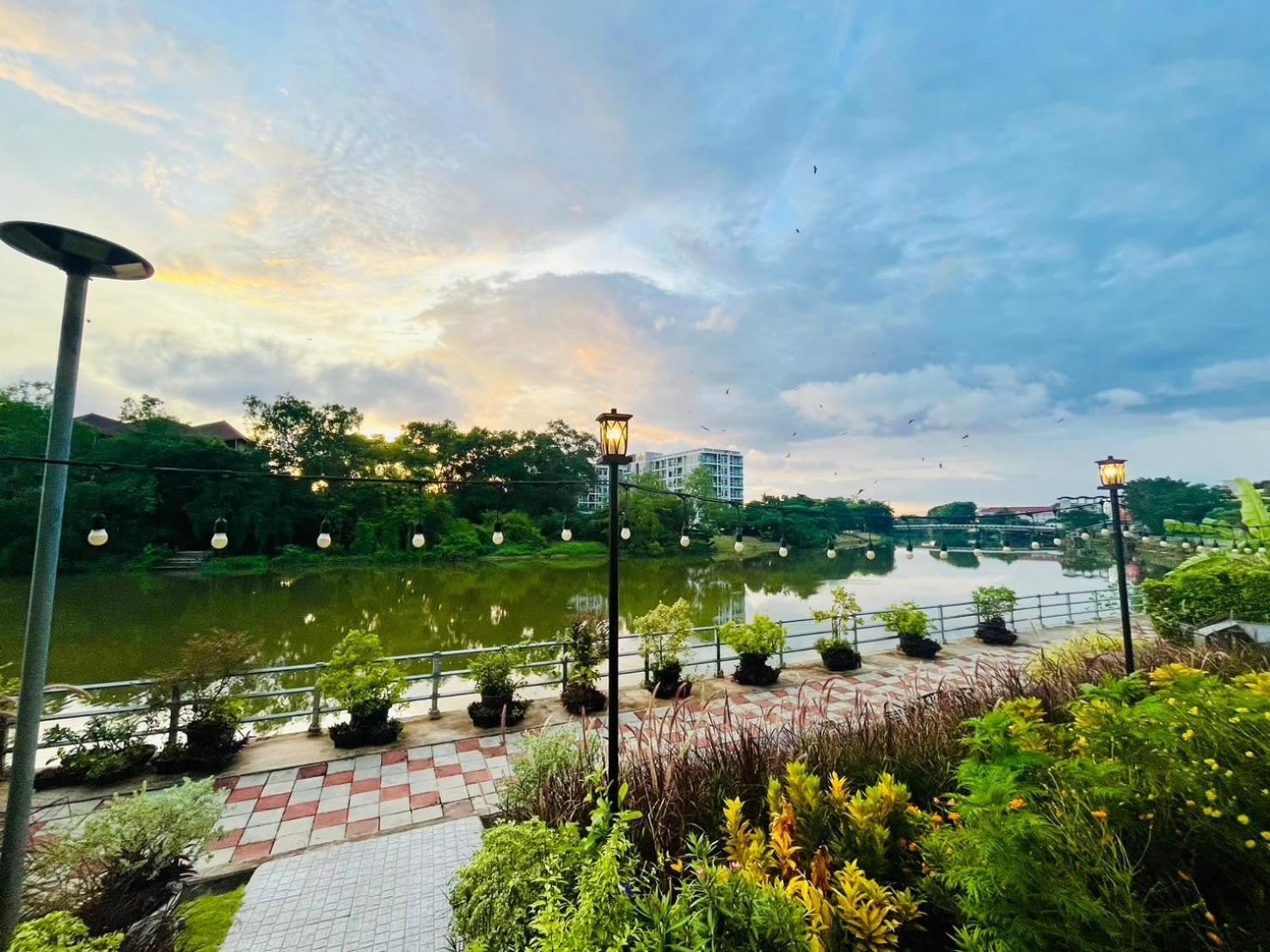 Usabai Riverside Boutique Hotel Chanthaburi Bagian luar foto