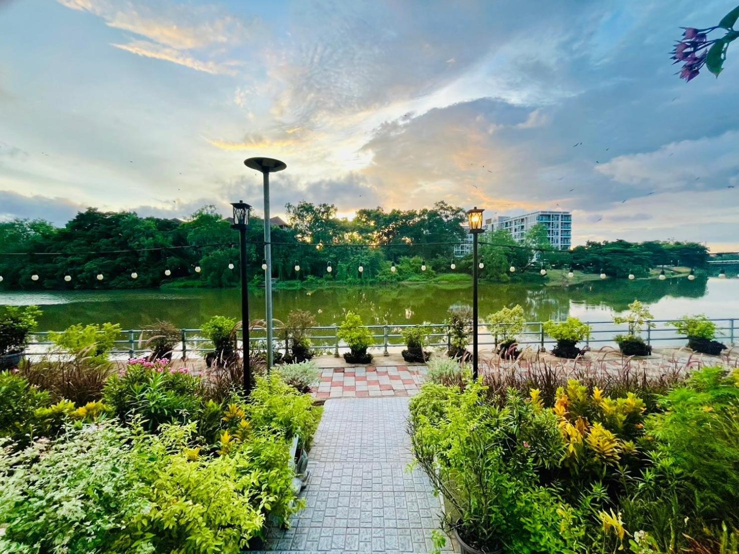 Usabai Riverside Boutique Hotel Chanthaburi Bagian luar foto